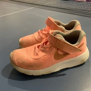 Nike toddler girls 10c running shoe